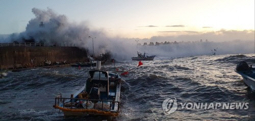 기상청 "강원 동해 북동쪽 인근 바다서 규모 4.5으로 상향조정"[연합뉴스 자료사진]